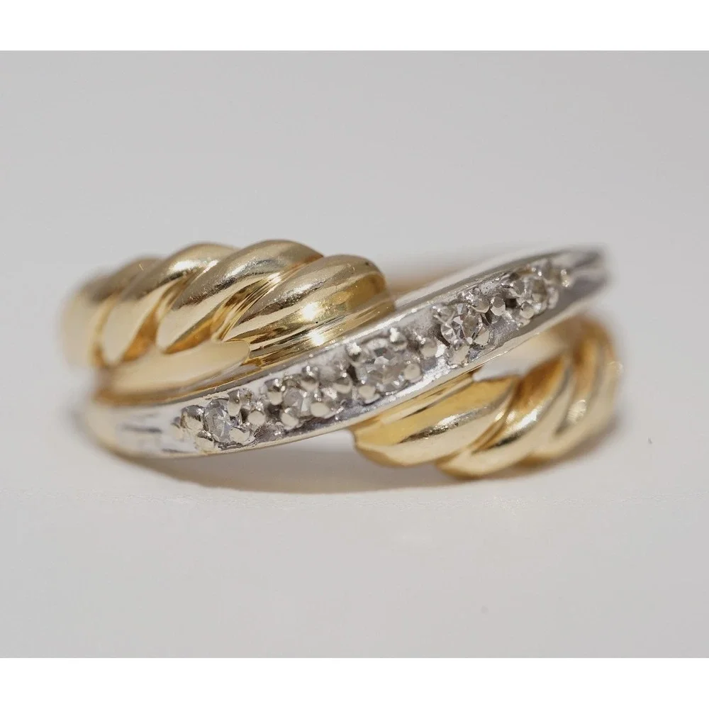 Vintage 14k Solid gold Two Tone Overlapping Natural Diamond Ring Twist Size 5.25